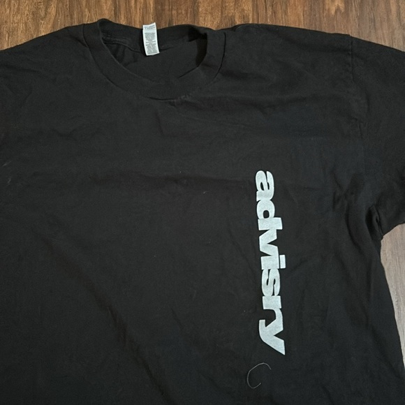 black advisry t shirt - Picture 3 of 3
